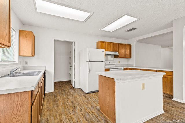 11211 Sutton Pl, San Antonio, TX 78249