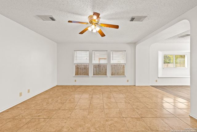 11211 Sutton Pl, San Antonio, TX 78249