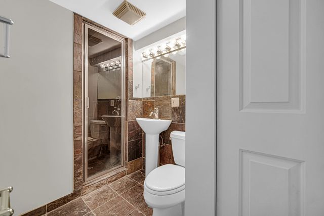 1424 W Grand Avenue 2, Chicago, IL 60642