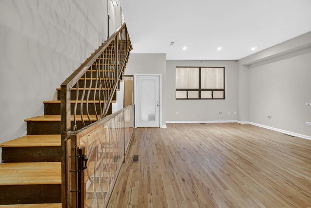 1424 W Grand Avenue 2, Chicago, IL 60642