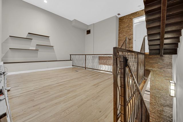 1424 W Grand Avenue 2, Chicago, IL 60642