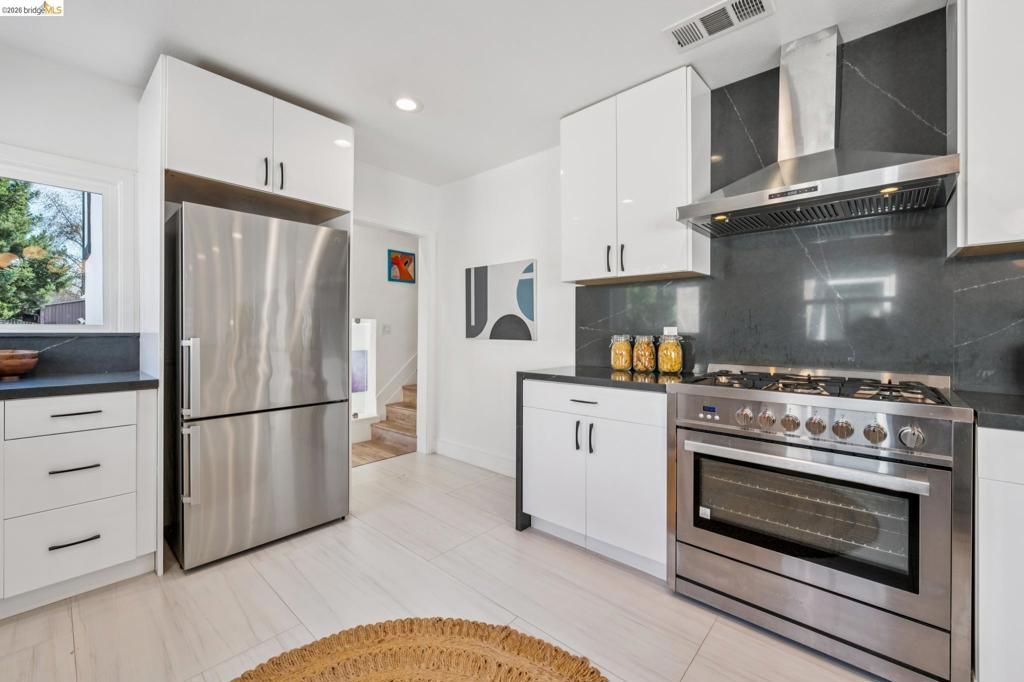 Image 14 of property listing at 1646 1646 Ashby Ave, Berkeley, CA 94703