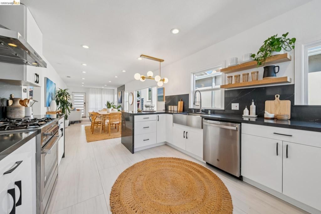 Image 16 of property listing at 1646 1646 Ashby Ave, Berkeley, CA 94703