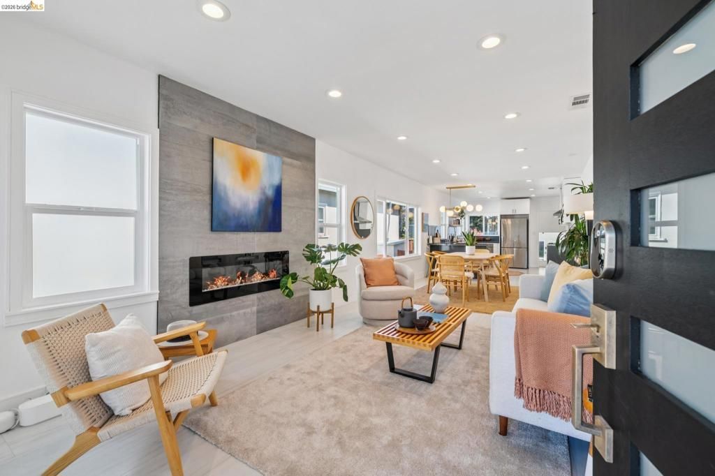 Image 3 of property listing at 1646 1646 Ashby Ave, Berkeley, CA 94703