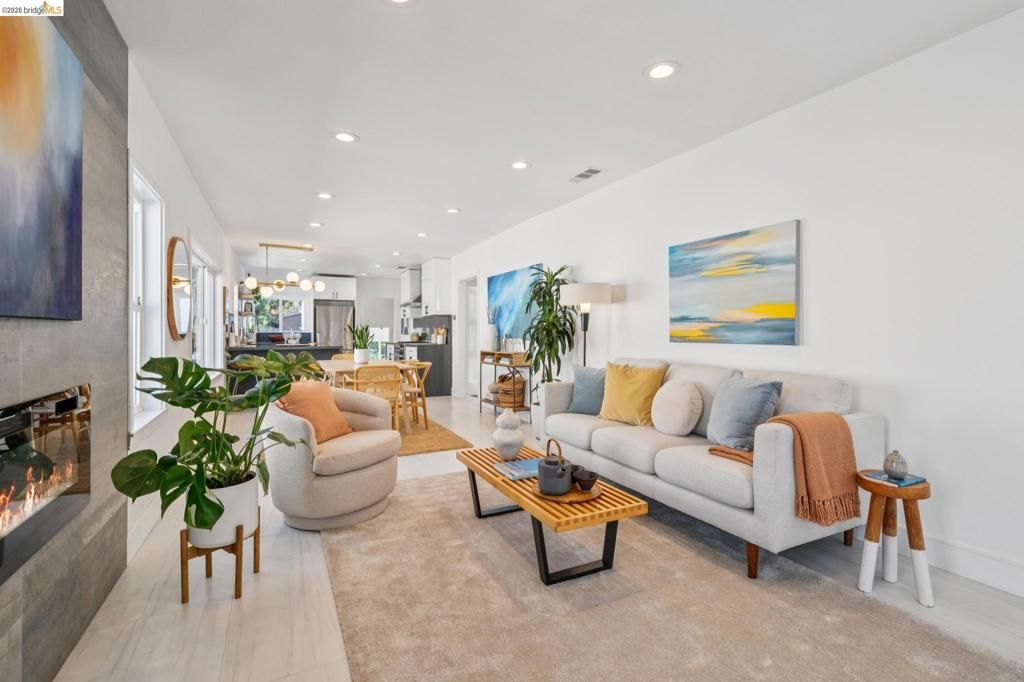 Image 5 of property listing at 1646 1646 Ashby Ave, Berkeley, CA 94703