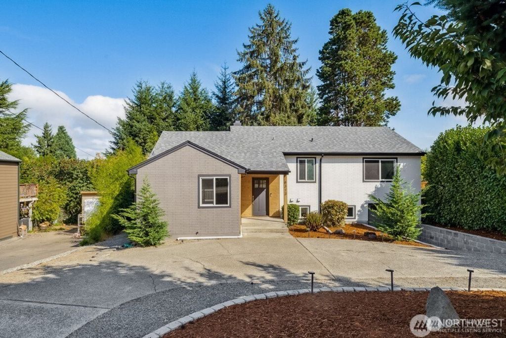 8313 S 19th Street, Tacoma, WA 98466