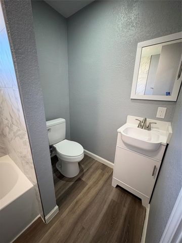 2929 8th Avenue N, Texas City, TX 77590