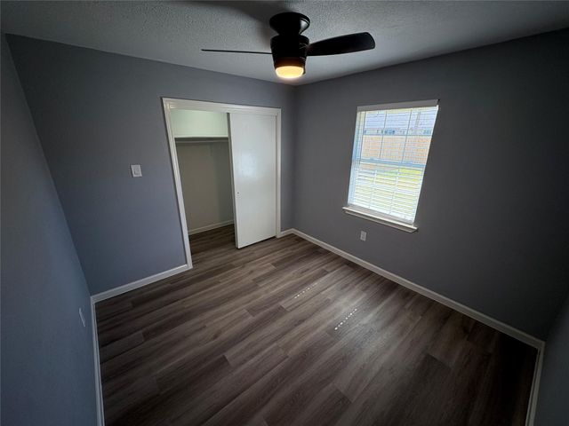 2929 8th Avenue N, Texas City, TX 77590