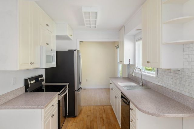 25 Mills Avenue, South Burlington, VT 05403