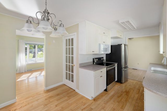 25 Mills Avenue, South Burlington, VT 05403