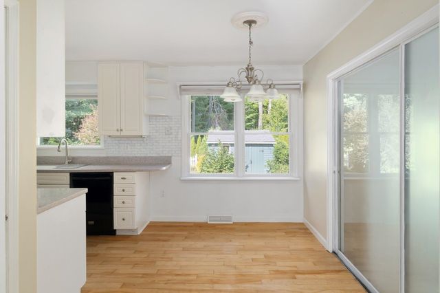 25 Mills Avenue, South Burlington, VT 05403