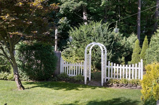 25 Mills Avenue, South Burlington, VT 05403