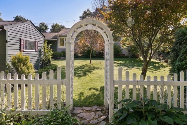 25 Mills Avenue, South Burlington, VT 05403