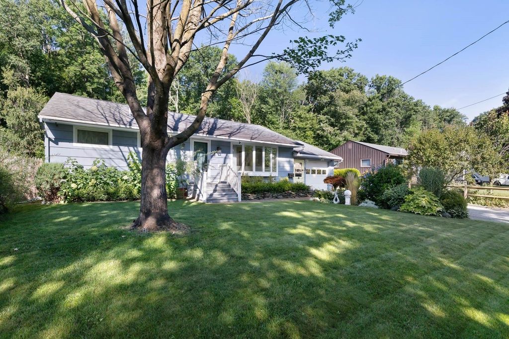 25 Mills Avenue, South Burlington, VT 05403