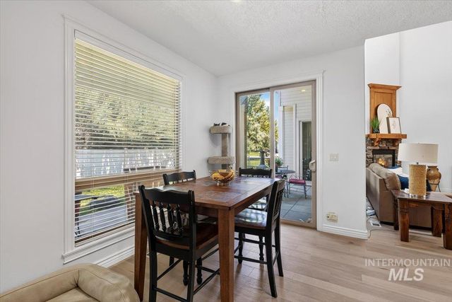 898 W Yosemite Drive, Meridian, ID 83646