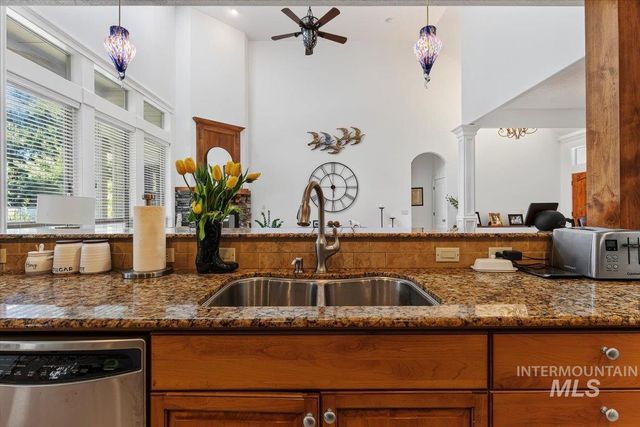 898 W Yosemite Drive, Meridian, ID 83646
