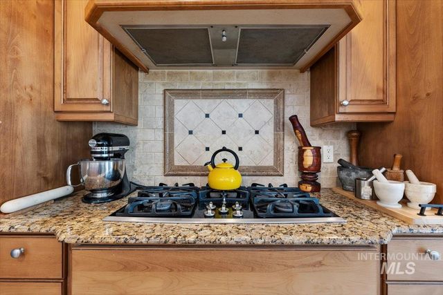 898 W Yosemite Drive, Meridian, ID 83646