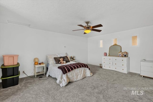 898 W Yosemite Drive, Meridian, ID 83646