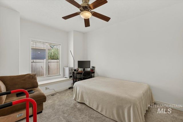 898 W Yosemite Drive, Meridian, ID 83646