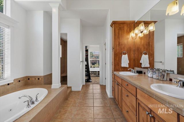898 W Yosemite Drive, Meridian, ID 83646