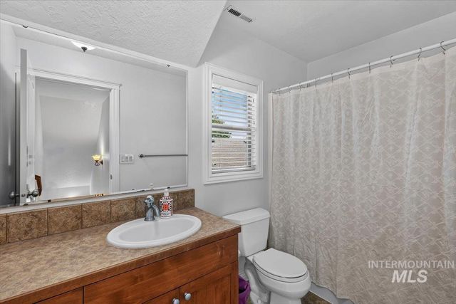 898 W Yosemite Drive, Meridian, ID 83646