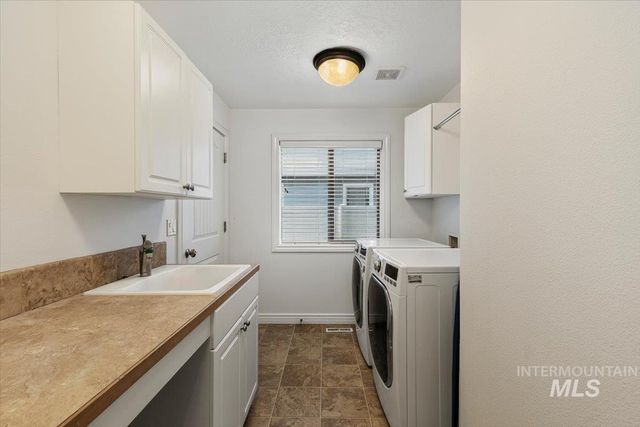 898 W Yosemite Drive, Meridian, ID 83646