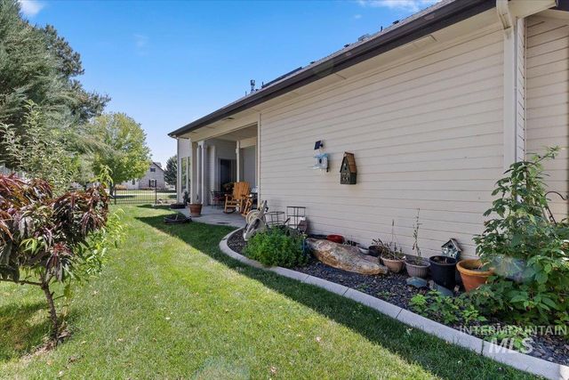 898 W Yosemite Drive, Meridian, ID 83646
