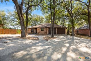 1513 Oak Park Lane, Salado, TX 76571
