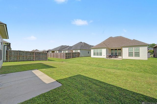 11687 Hideaway St, Denham Springs, LA 70726