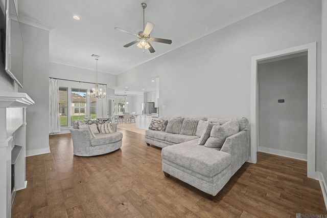 11687 Hideaway St, Denham Springs, LA 70726