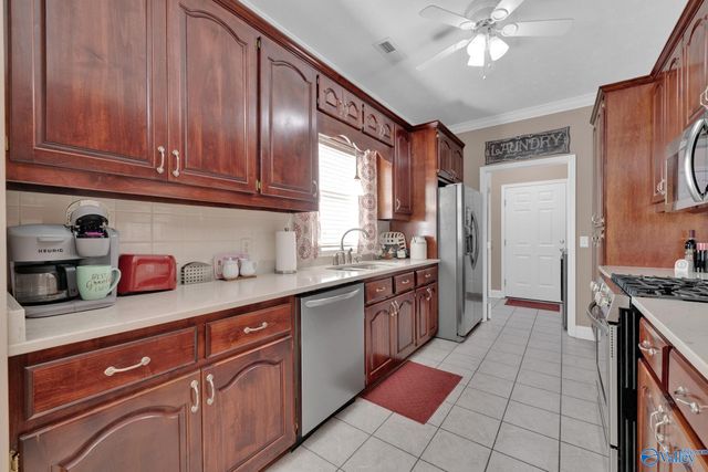 2901 Phelan Cir SE, Hanceville, AL 35077