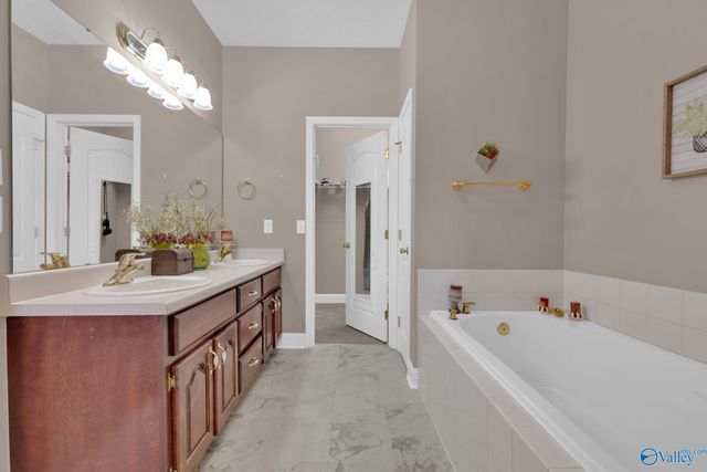 2901 Phelan Cir SE, Hanceville, AL 35077
