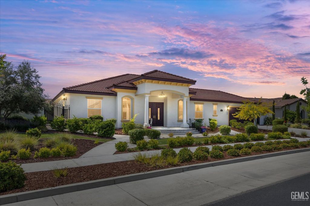 Image 1 of property listing at 13611 Faringford Lane, Bakersfield, CA 93311