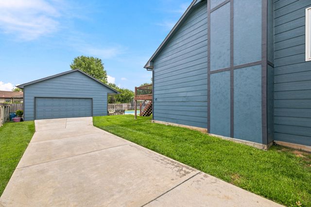 1308 W Loring, Haysville, KS 67060