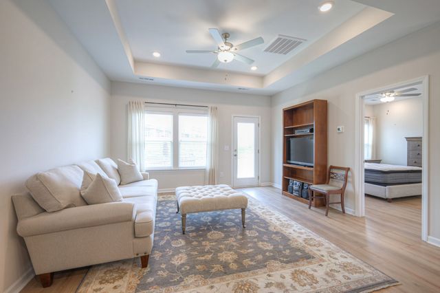 5124 Pace Park Cir, Columbia, TN 38401