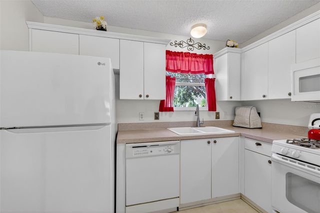 974 LIVINGSTON LOOP, The Villages, FL 32162