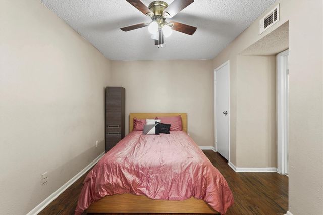 10855 Meadowglen Lane 729, Houston, TX 77042