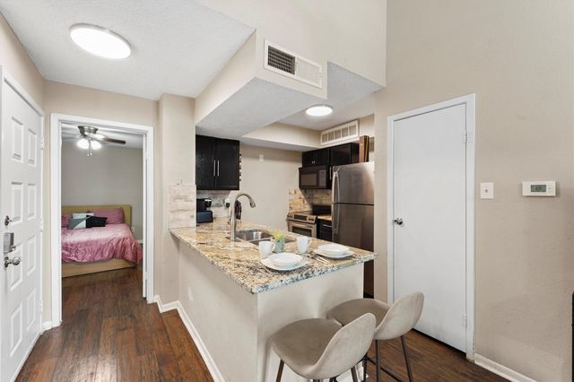 10855 Meadowglen Lane 729, Houston, TX 77042