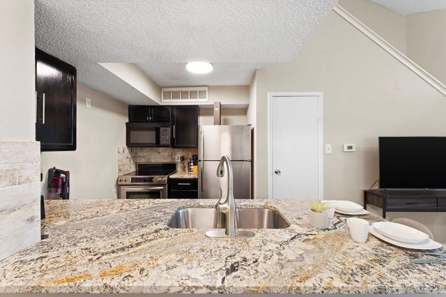 10855 Meadowglen Lane 729, Houston, TX 77042