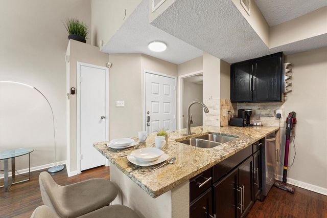 10855 Meadowglen Lane 729, Houston, TX 77042
