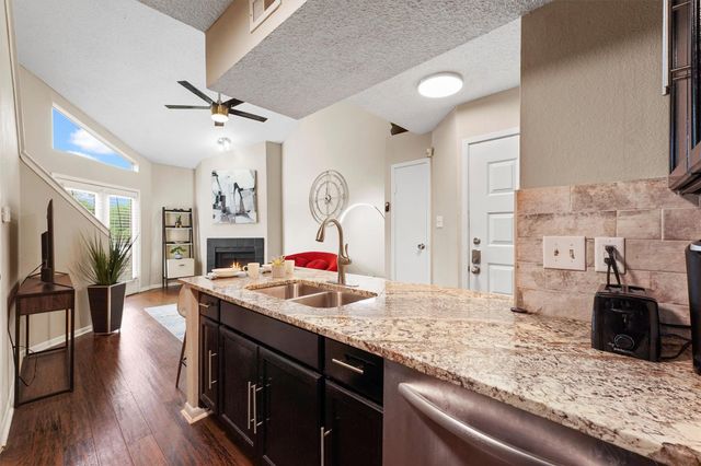 10855 Meadowglen Lane 729, Houston, TX 77042
