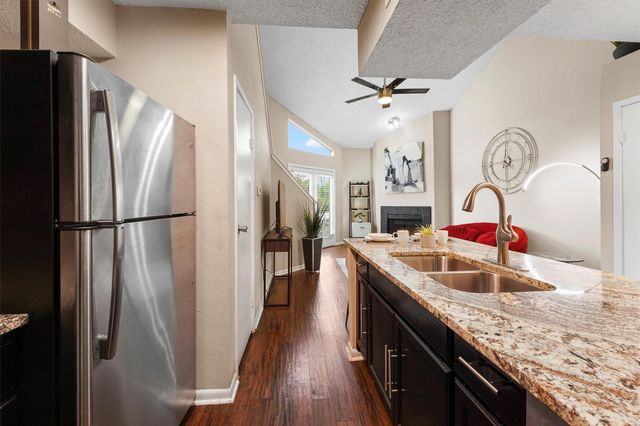10855 Meadowglen Lane 729, Houston, TX 77042