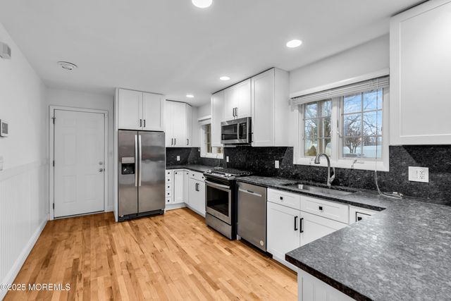 59 Winchester Drive, Tinton Falls, NJ 07724