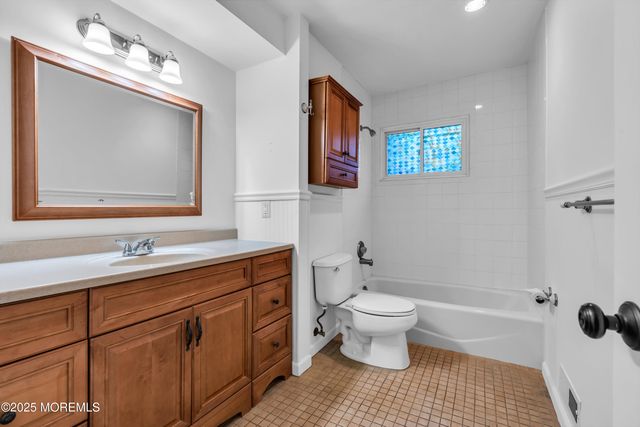 59 Winchester Drive, Tinton Falls, NJ 07724