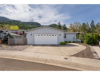201 LUCKY RIDGE Loop, Canyonville, OR 97417