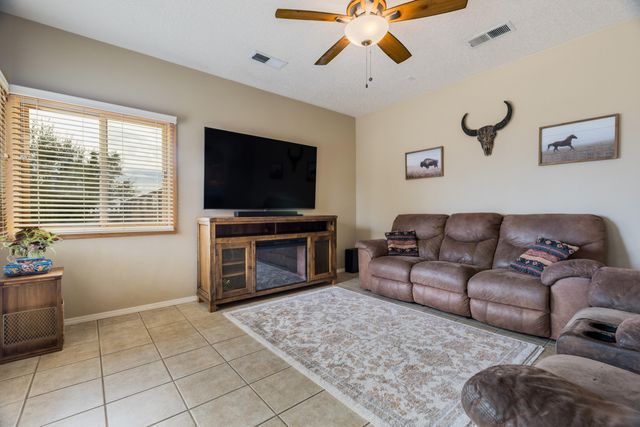 1714 17th Avenue SE, Rio Rancho, NM 87124