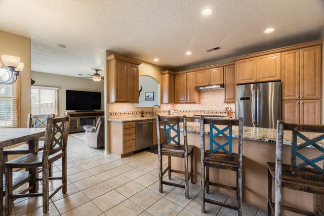 1714 17th Avenue SE, Rio Rancho, NM 87124