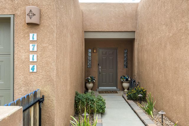 1714 17th Avenue SE, Rio Rancho, NM 87124