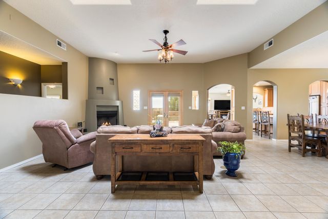 1714 17th Avenue SE, Rio Rancho, NM 87124