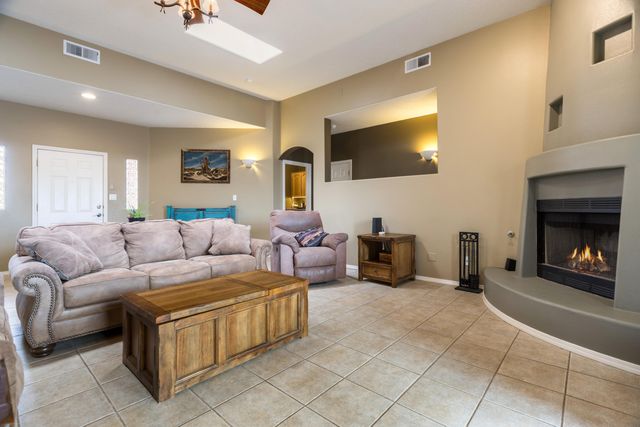 1714 17th Avenue SE, Rio Rancho, NM 87124